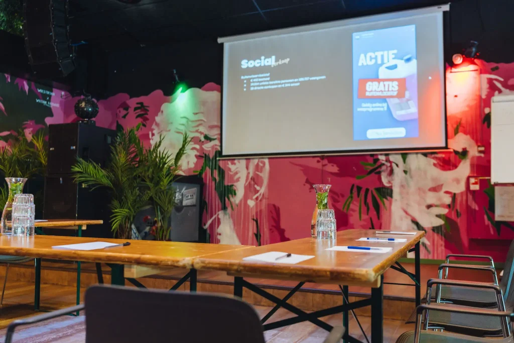 scherm bij vergaderlocatie amsterdam