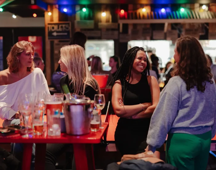 origineel groepsuitje in amsterdam bij pong bar